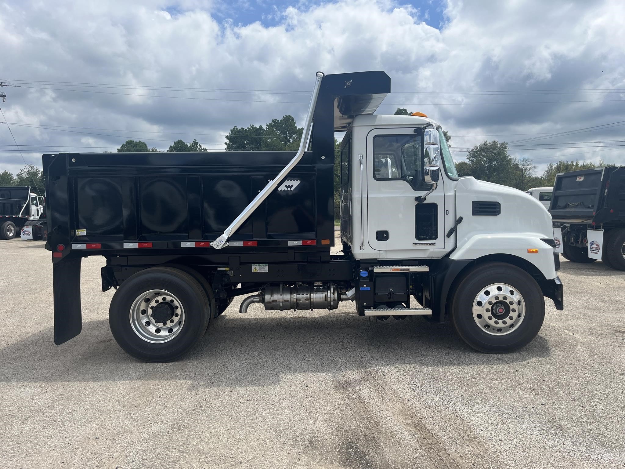 2025 MACK MD7 - image 4 of 6