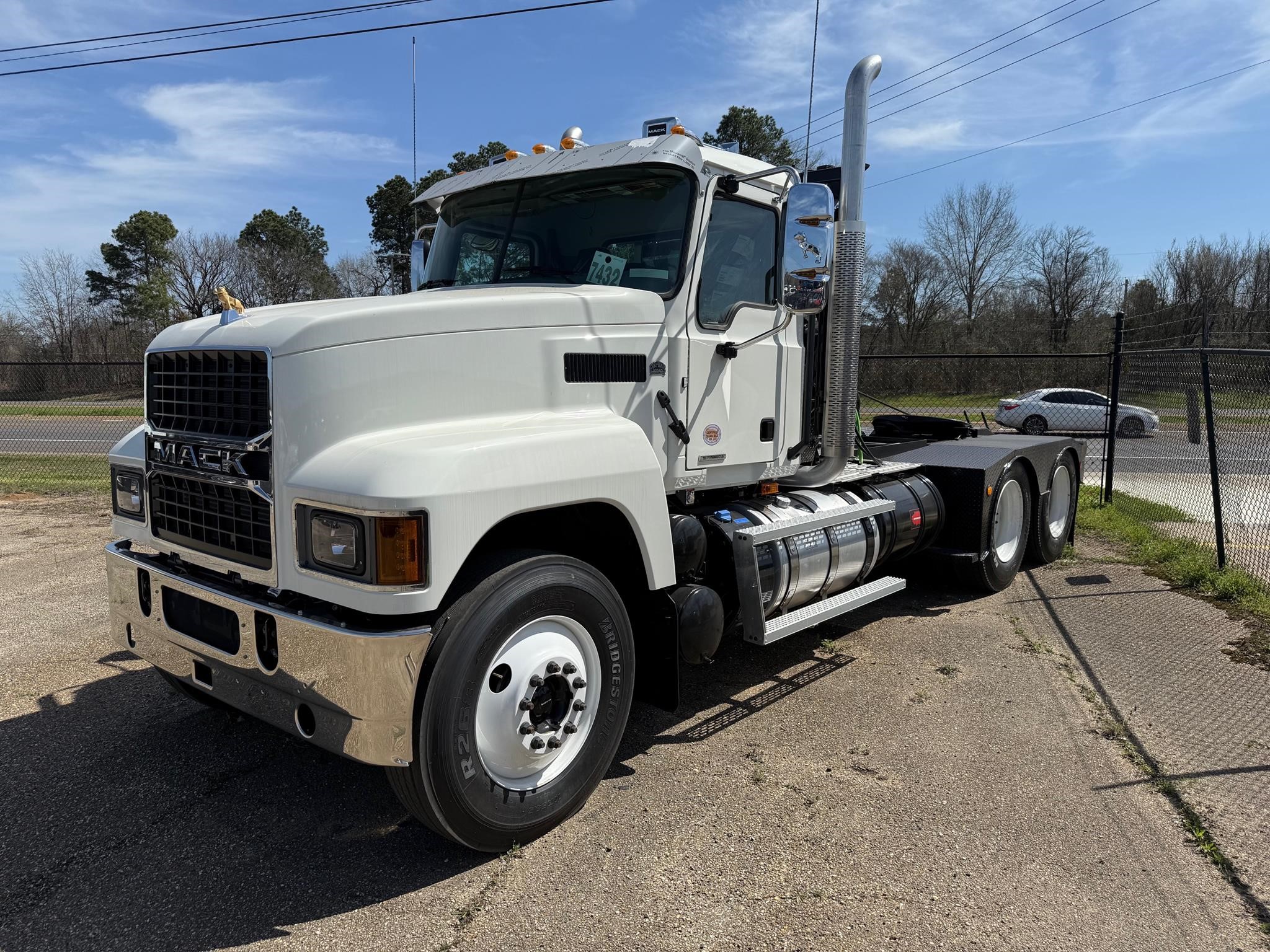 2025 MACK PINNACLE 64T - image 3 of 6