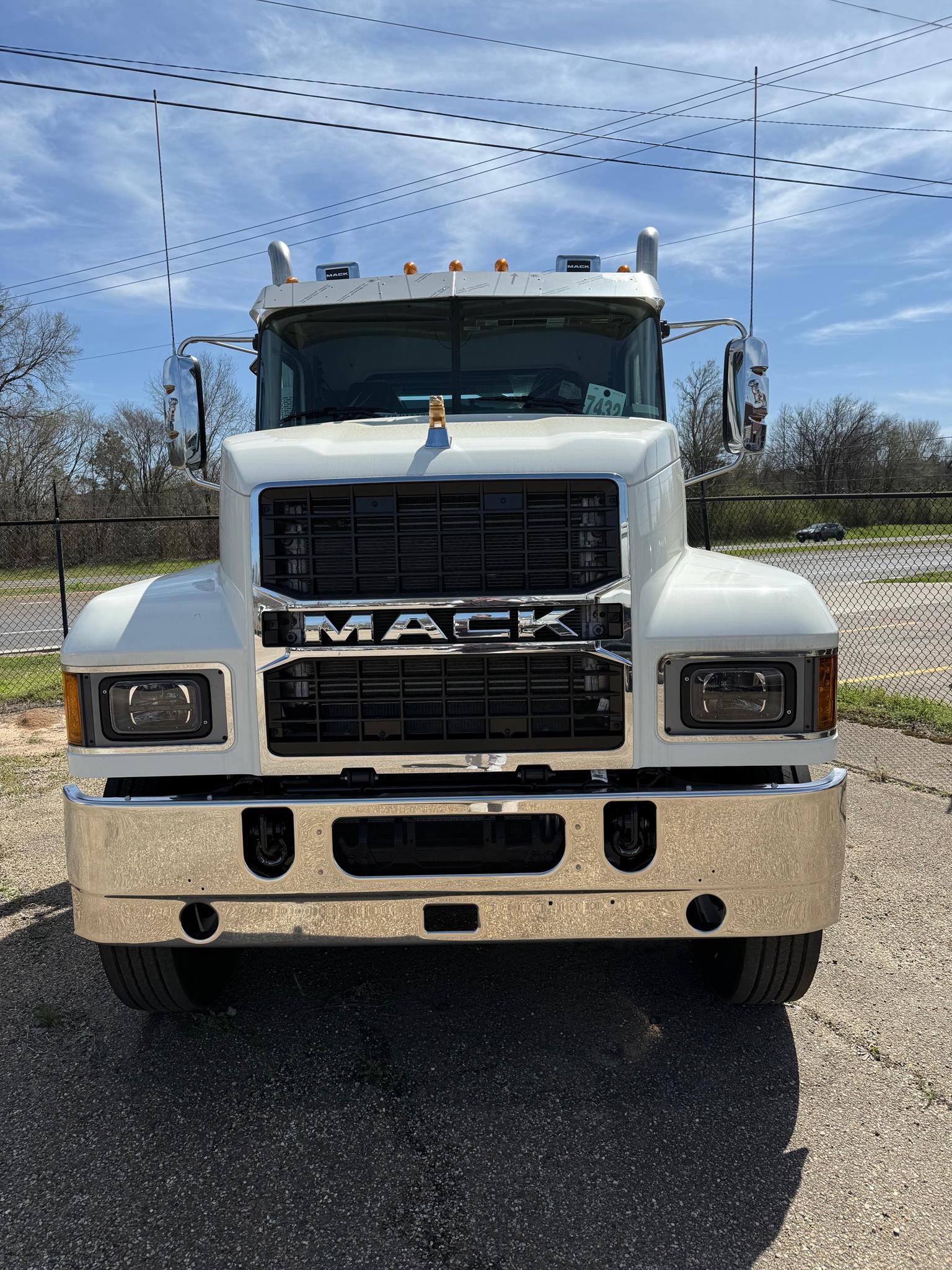 2025 MACK PINNACLE 64T - image 5 of 6