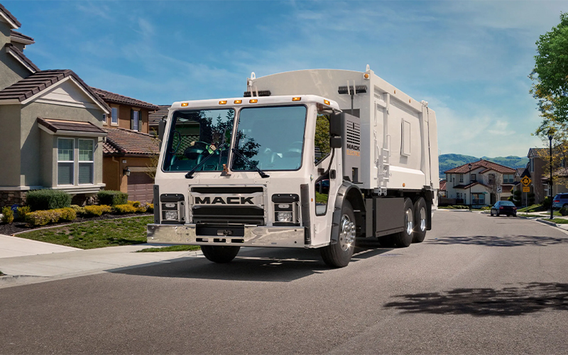 Mack Trucks LR Electric - image 2 of 5