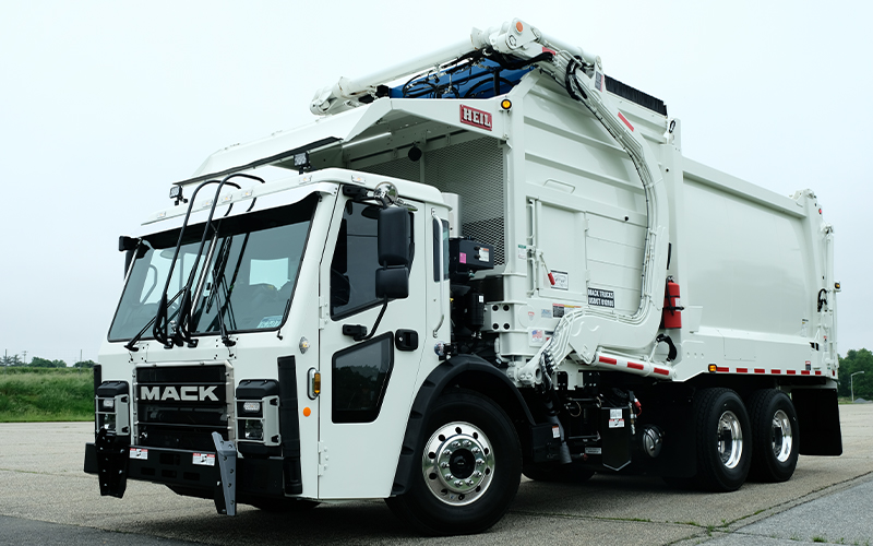 Mack Trucks LR Series (Low-Entry Refuse) - image 4 of 4