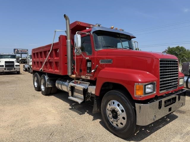 2018 MACK PINNACLE CHU613 2018 MACK PINNACLE CHU613 - image 2 of 6