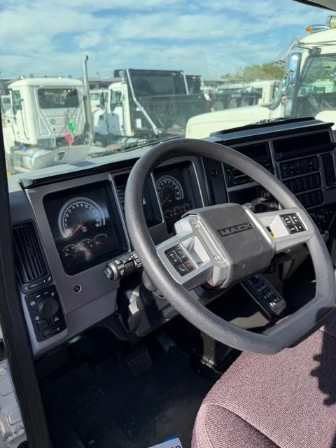 2026 MACK MD7 2026 MACK MD7 - image 5 of 6