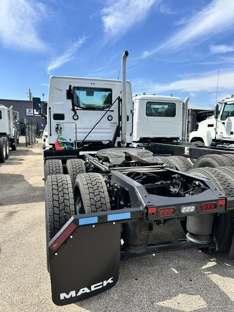 2026 MACK PIONEER 64T 2026 MACK PIONEER 64T - image 4 of 5